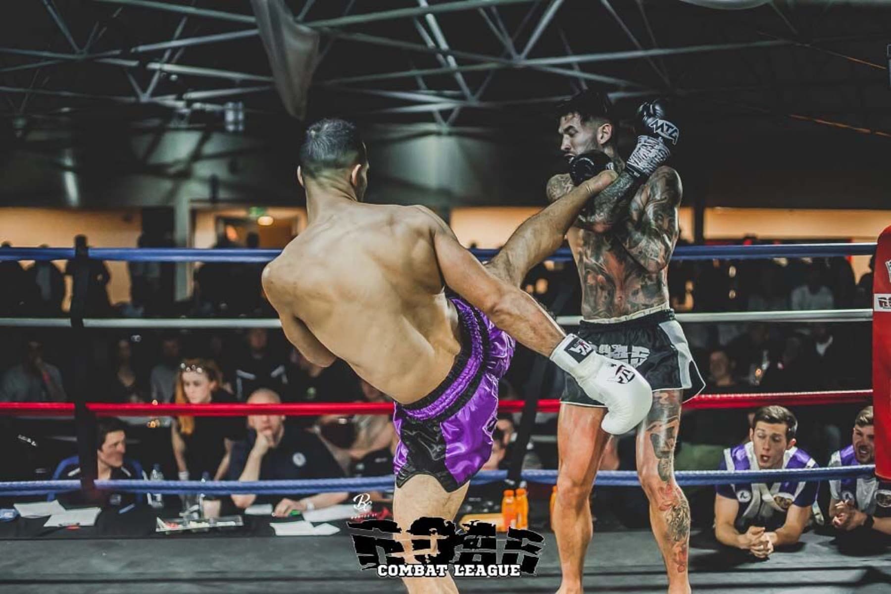 Push-kick (teep) landing flush in a Muay Thai bout
